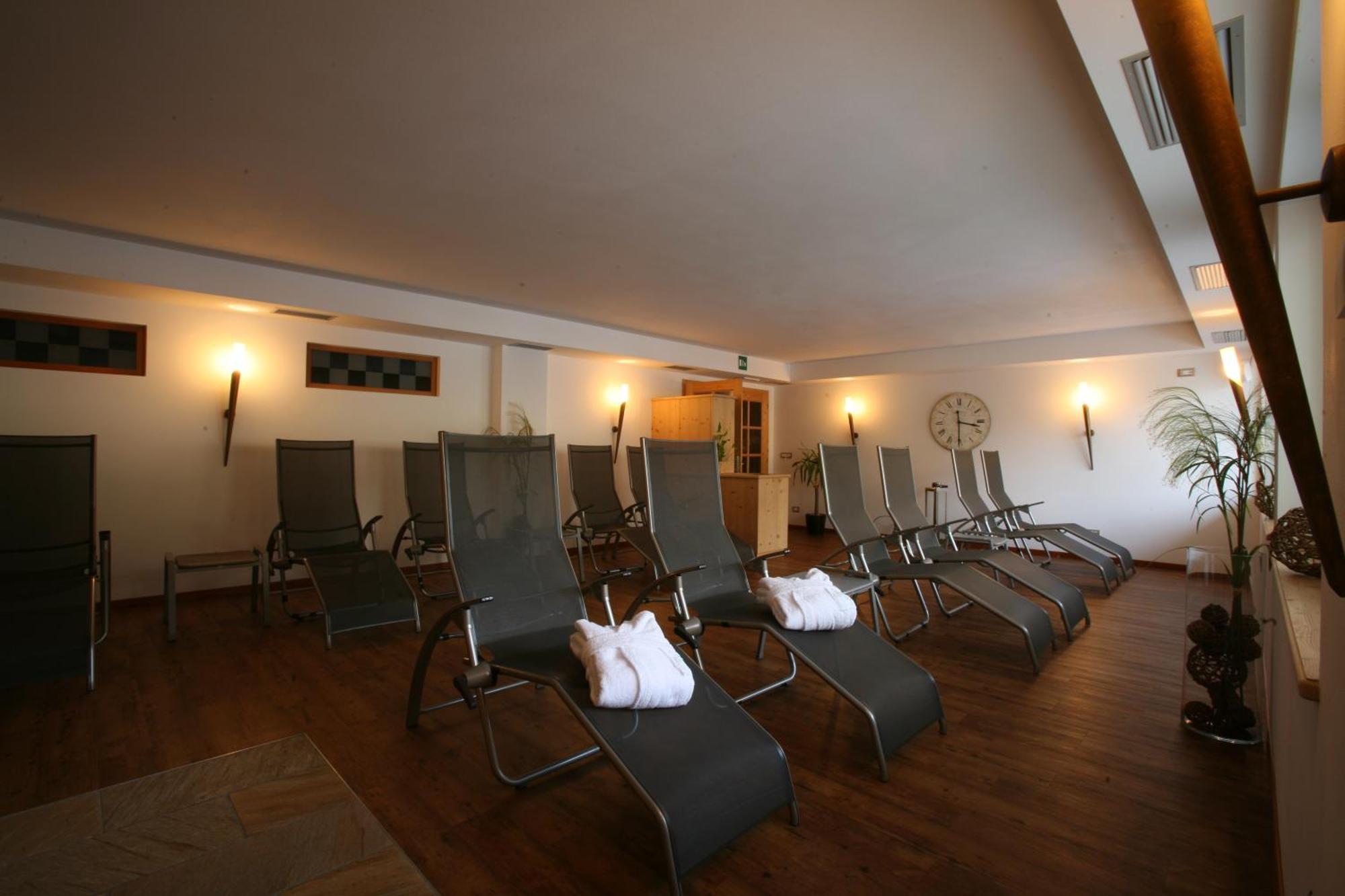 Garni Hotel Bel Vert 셀바디발가르디나 외부 사진